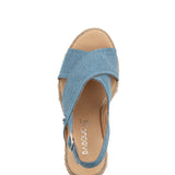 Gaby | Espadrilles mit Keilabsatz. Hellblaue Jeans