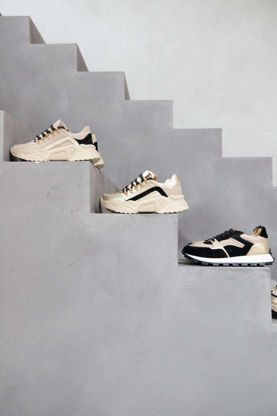 Livia | Sneaker Schwarz/Gold/Beige
